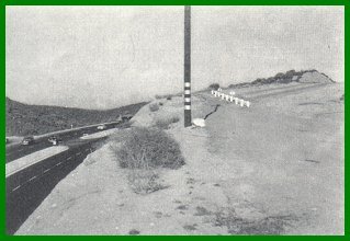 old_and_new_roads_at_cajon_summit_1955.jpg (18387 bytes)