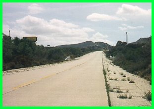 80-near_desert_view2.jpg (15402 bytes)